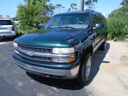 Used 2001 Chevrolet Suburban 2500 LT w/ LT Preferred Equipment Group AWD/4WD image 1