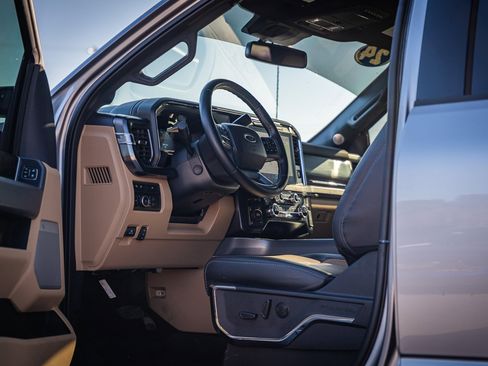 Certified 2024 Ford F250 Lariat w/ Lariat Ultimate Package image 18