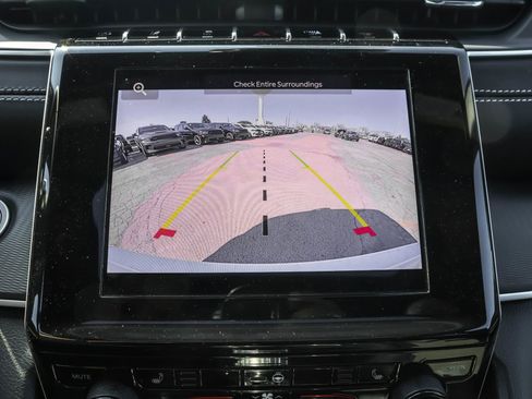 New 2025 Jeep Grand Cherokee Altitude image 18