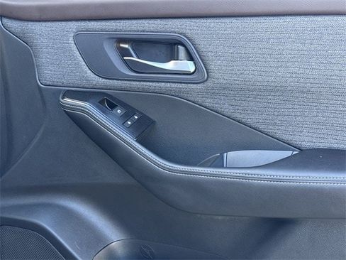 Used 2023 Nissan Rogue SV image 27