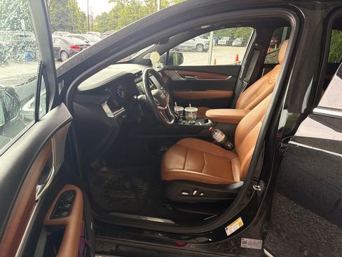 Used 2022 Cadillac XT5 Premium Luxury w/ Technology Package AWD/4WD image 6