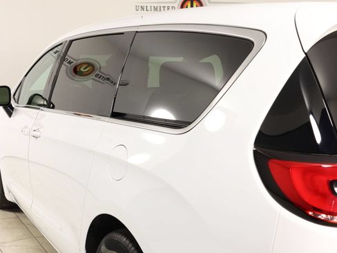 Used 2024 Chrysler Pacifica Limited FWD image 47