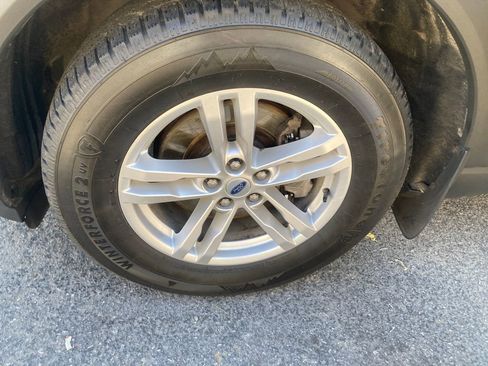 Used 2022 Ford Explorer XLT w/ Equipment Group 202A image 31