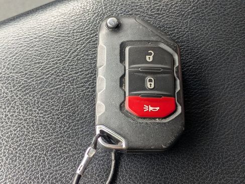 Used 2024 Jeep Wrangler Unlimited Sport AWD/4WD image 28