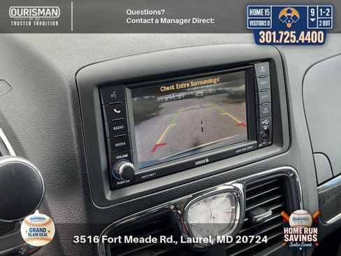 Used 2016 Chrysler Town & Country Touring-L FWD image 21