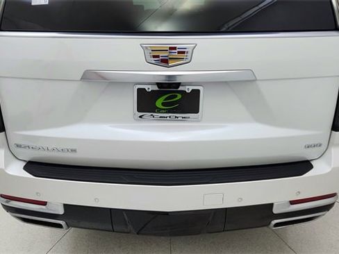 Used 2025 Cadillac Escalade ESV Premium Luxury Platinum image 11