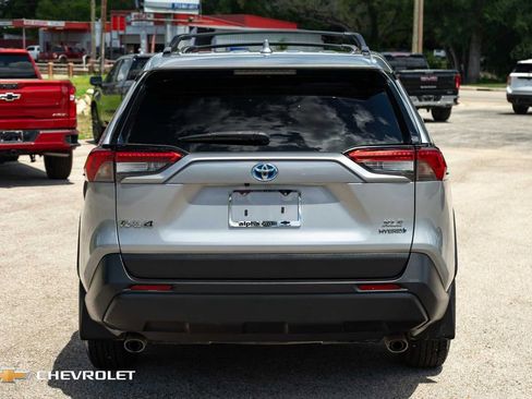Used 2021 Toyota RAV4 XLE w/ Convenience Package AWD/4WD image 7