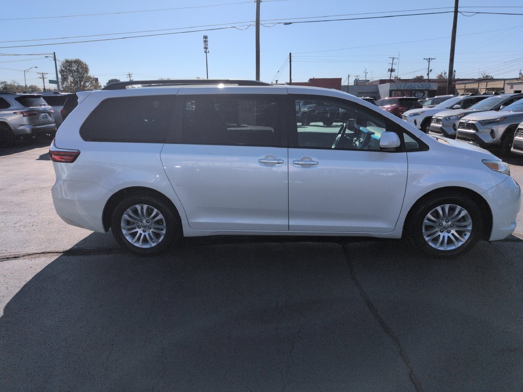 Used 2017 Toyota Sienna FWD image 6