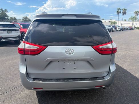 Used 2017 Toyota Sienna XLE FWD image 6
