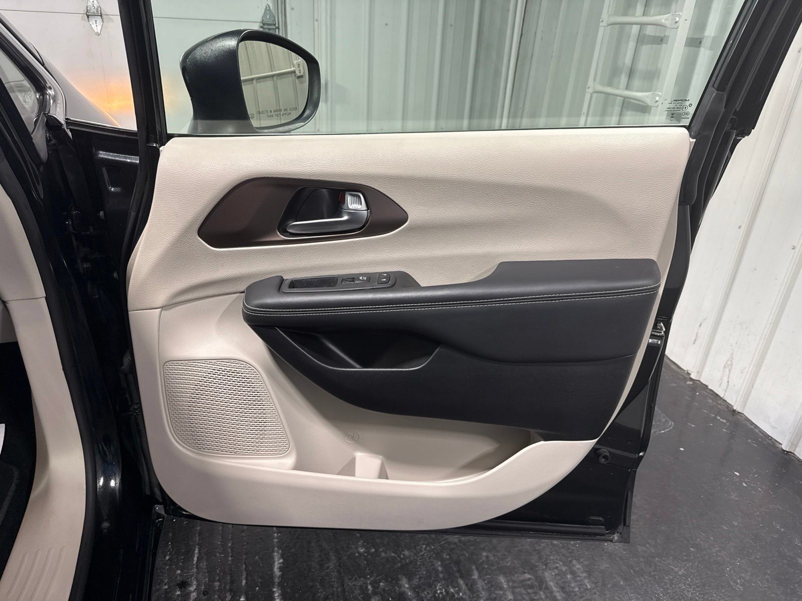 Used 2023 Chrysler Voyager LX FWD image 13