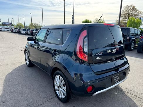 Used 2017 Kia Soul + image 5