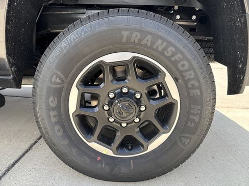 Used 2025 RAM 2500 Laramie AWD/4WD image 23