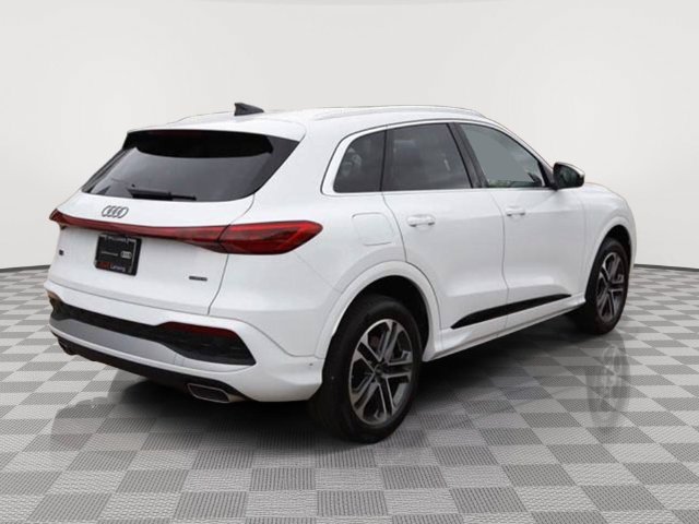 Used 2025 Audi Q5 Premium w/ Convenience Package AWD/4WD image 4