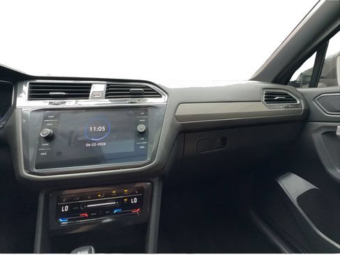 Used 2022 Volkswagen Tiguan SE w/ Panoramic Sunroof Package AWD/4WD image 46