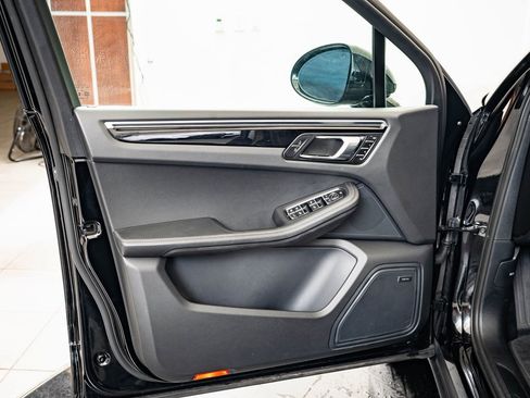 Certified 2024 Porsche Macan image 25