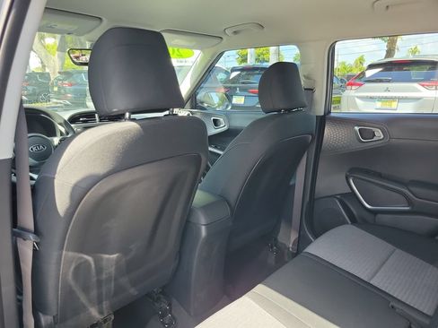 Used 2020 Kia Soul S FWD image 10
