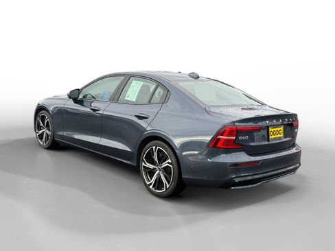 Used 2024 Volvo S60 B5 Plus image 3