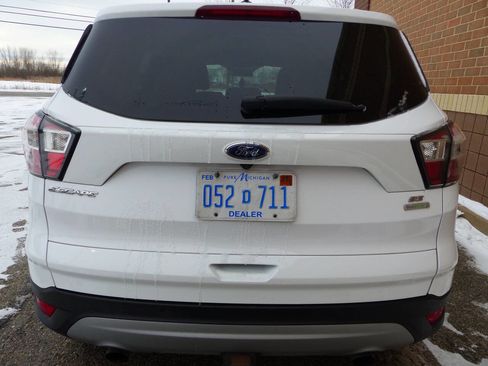 Used 2017 Ford Escape SE w/ SE Leather Comfort Package image 8