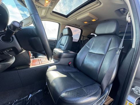 Used 2009 Chevrolet Suburban LTZ image 31