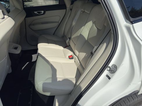 Used 2024 Volvo XC60 B5 Plus AWD/4WD image 5