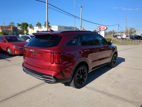 Used 2023 Kia Sorento SX image 4