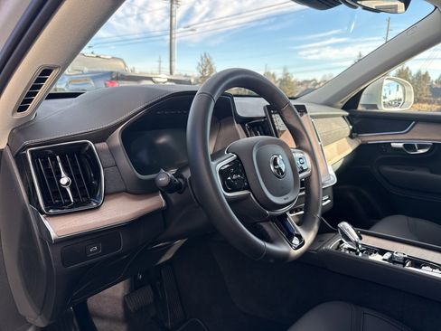 Used 2025 Volvo XC90 B6 Plus image 8
