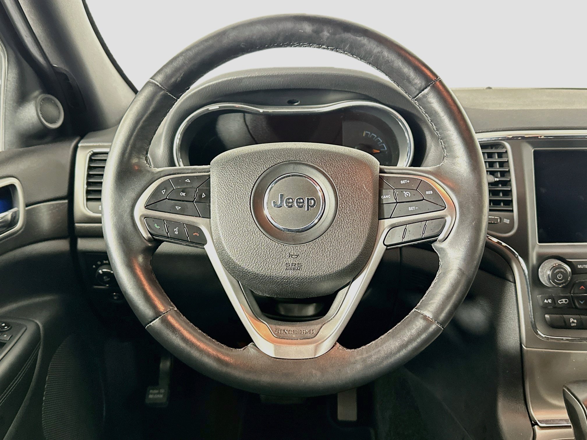 Used 2018 Jeep Grand Cherokee Laredo RWD image 17