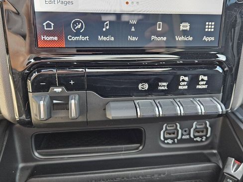 Used 2024 RAM 3500 Laramie w/ Night Edition image 20