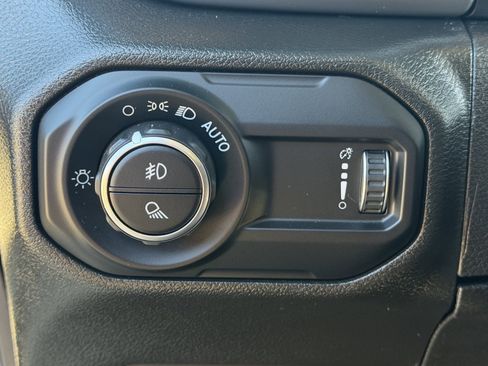 Used 2023 Jeep Gladiator Sport AWD/4WD image 16