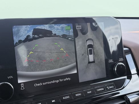 Used 2023 Nissan Pathfinder Platinum FWD image 5