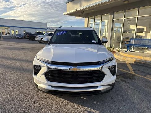 Used 2025 Chevrolet TrailBlazer LT image 2