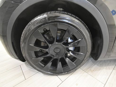 Used 2023 Tesla Model Y Long Range AWD/4WD image 10