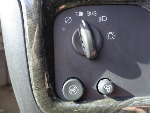 Used 2005 GMC Savana 1500 AWD w/ Preferred Equipment Group image 19