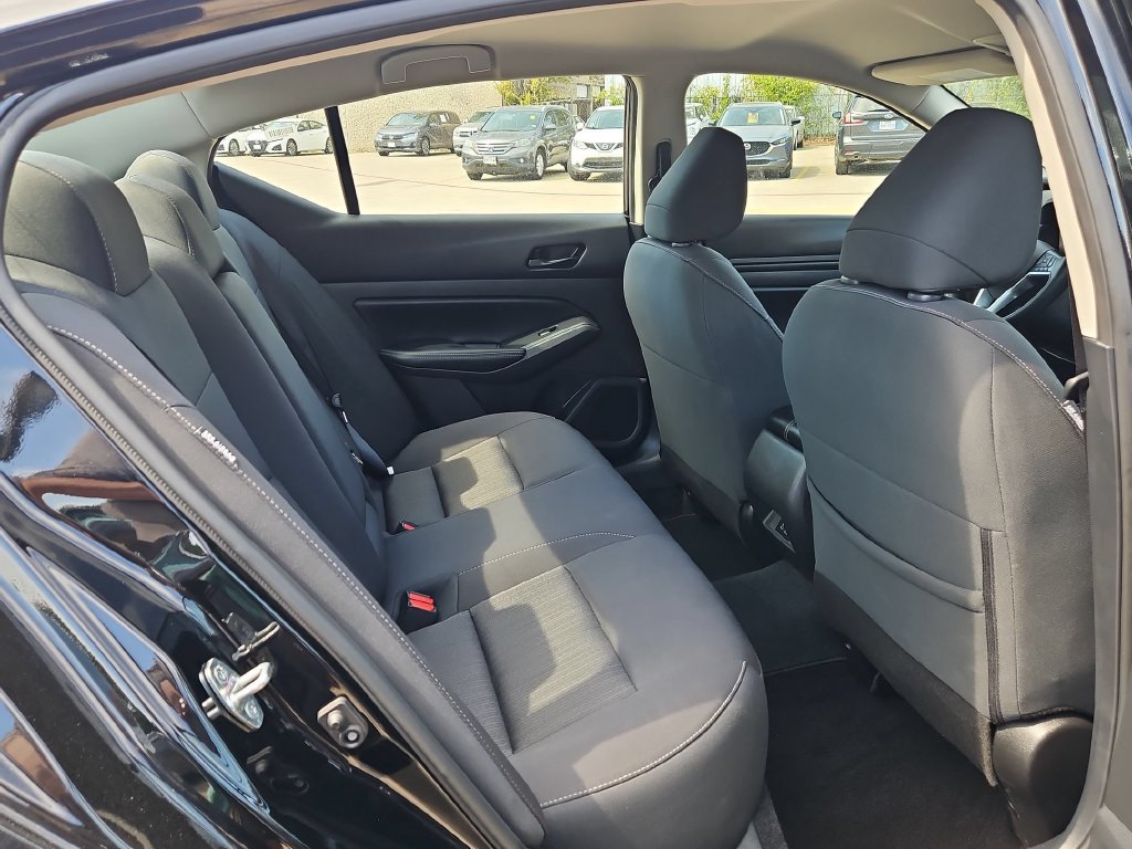 Used 2025 Nissan Altima 2.5 SV FWD image 30