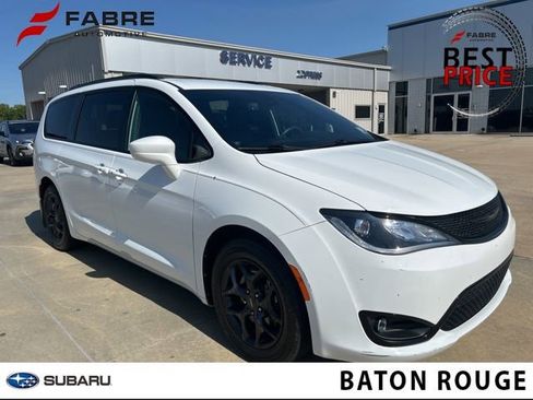 Used 2020 Chrysler Pacifica Touring-L image 1
