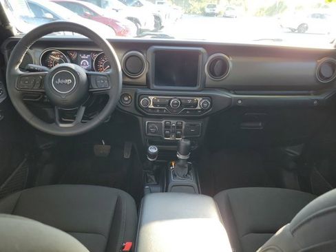 Used 2023 Jeep Gladiator Sport image 2