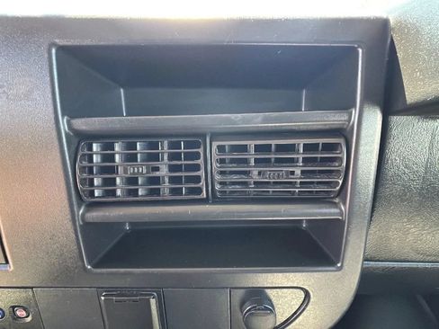 Used 2018 Chevrolet Express 3500 w/ Driver Convenience Package RWD image 12
