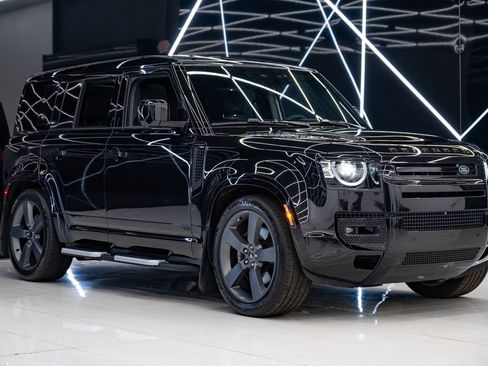 Used 2023 Land Rover Defender 110 V8 image 1