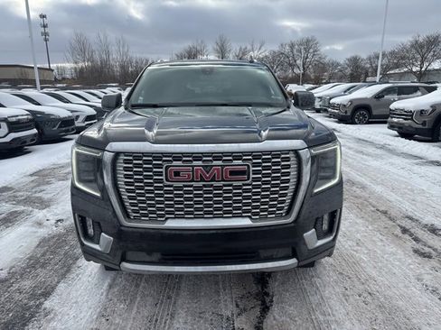 Used 2021 GMC Yukon Denali w/ Denali Premium Package image 2