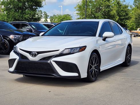 Used 2022 Toyota Camry SE FWD image 5