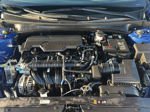 Used 2025 Hyundai Elantra Limited image 3