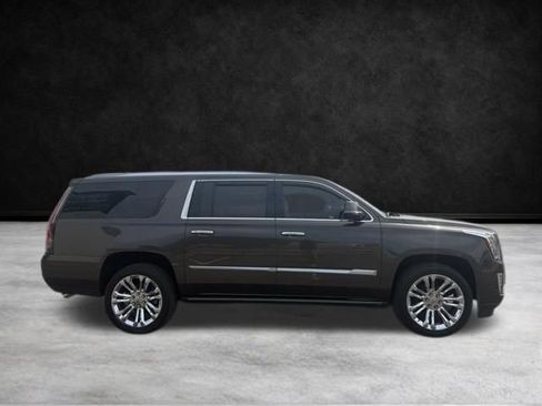 Used 2020 Cadillac Escalade ESV Premium Luxury w/ LPO, Radiant Package image 4