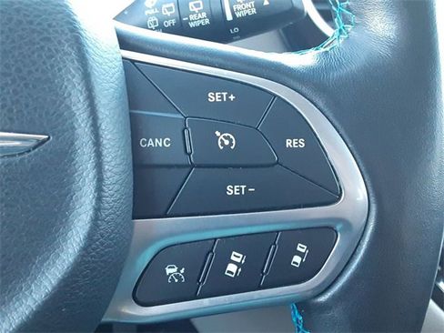 Certified 2021 Chrysler Pacifica Touring-L image 18