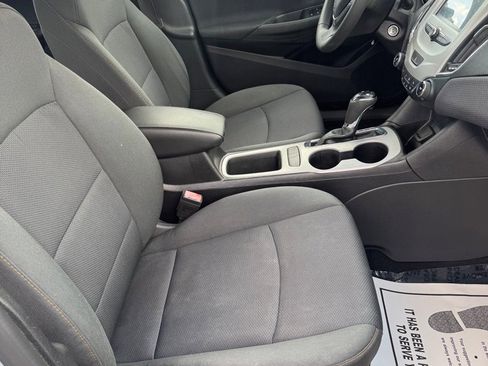 Used 2017 Chevrolet Cruze LS image 9