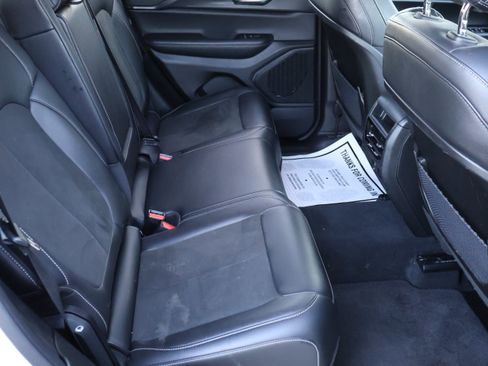 Used 2025 Jeep Grand Cherokee Altitude image 13