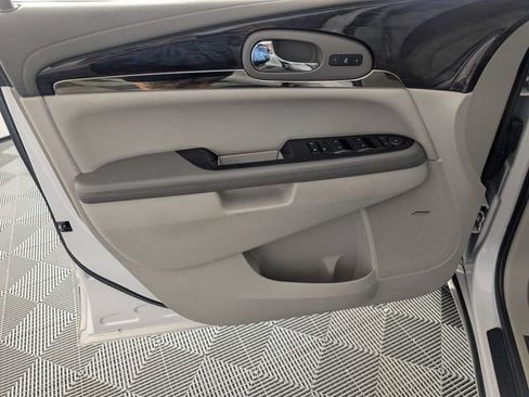 Used 2017 Buick Enclave Leather FWD image 10