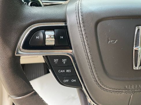 Used 2017 Lincoln Continental Premiere AWD/4WD image 33