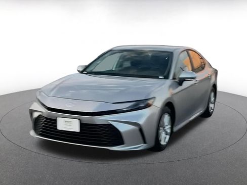 Used 2025 Toyota Camry LE image 7
