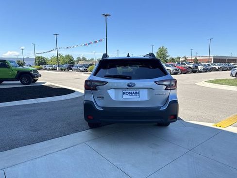 Used 2025 Subaru Outback Premium AWD/4WD image 4