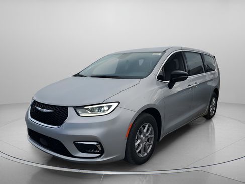 New 2026 Chrysler Pacifica Select image 2